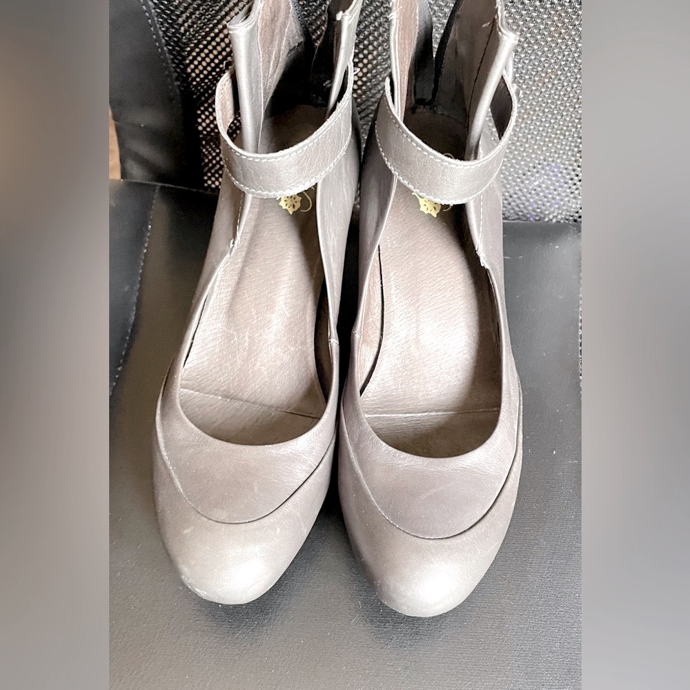 Handcrafted build in platform size 39 European leather grey shoes